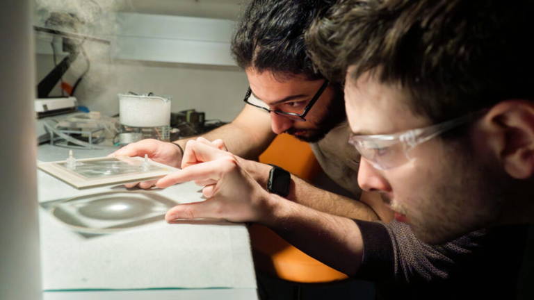 Electricidad en verano, calefacción en invierno: el dispositivo solar de Harvard hace ambas cosas con un simple interruptor