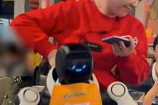 El baile fallido de un robot humanoide provoca el caos en California