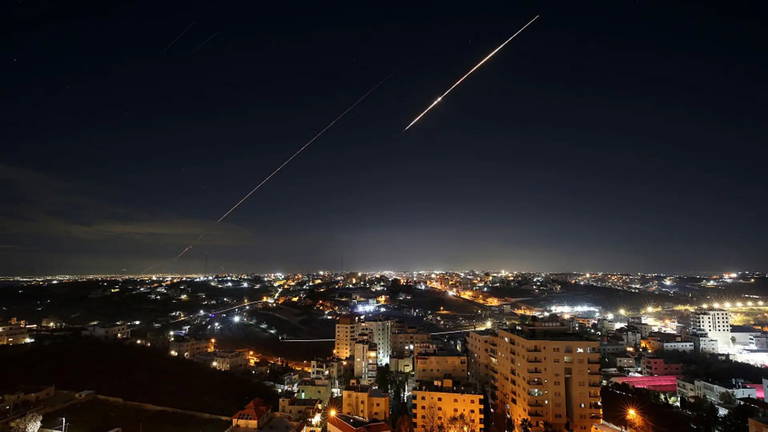 El arsenal de misiles de Irán está poniendo a prueba las defensas aéreas estadounidenses e israelíes como nunca antes