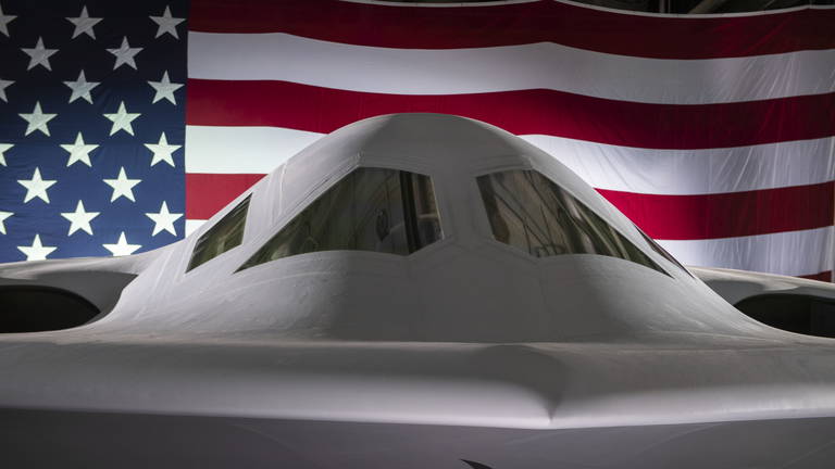 El Pentágono desvela el secreto mejor guardado del B-21 Raider: la primera imagen de su fuselaje invisible