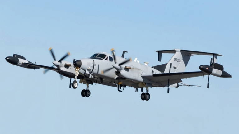 El Pentágono cede los mandos: la inteligencia artificial ya pilota cazas de combate en pleno vuelo