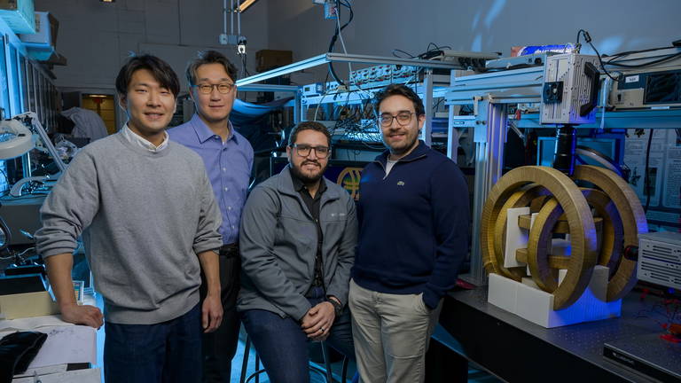 Un nuevo sistema magnético permite que los microrobots se muevan sin cámaras