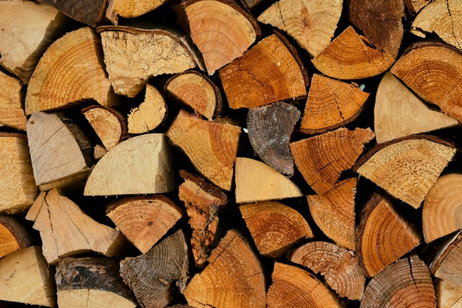 La madera de ingeniería convierte la luz solar en calor y proporciona energía solar incluso en la oscuridad