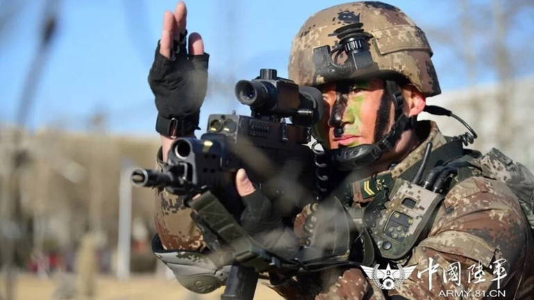 El Ejército chino desarrolla una pistola electromagnética silenciosa capaz de disparar 2.000 proyectiles por minuto