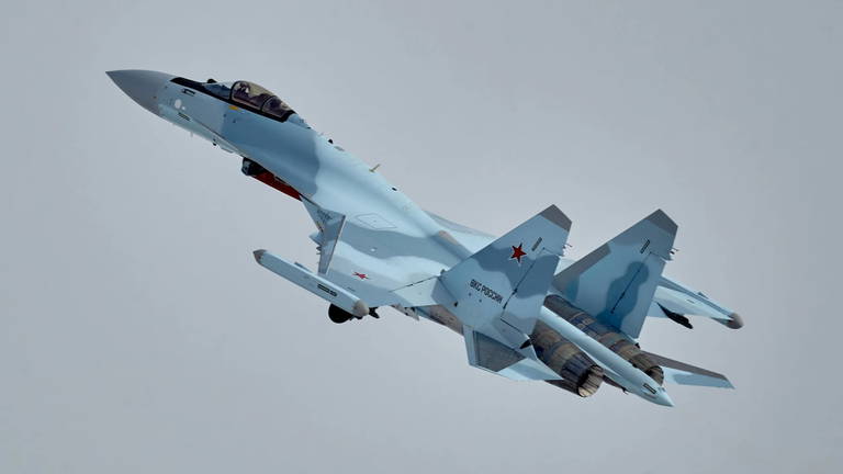 El Kremlin refuerza su fuerza aérea con una nueva remesa de Su-35S, el caza más letal de Putin