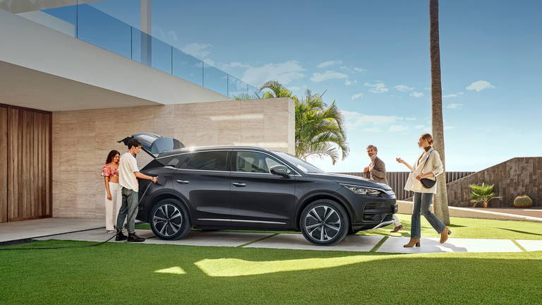 La marca china BYD presenta un SUV eléctrico con una autonomía de hasta 950 kilómetros