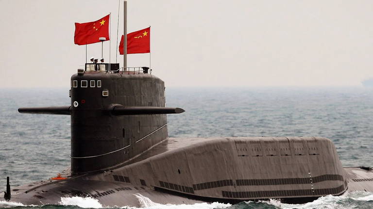 China crea un revolucionario cristal que permitirá a sus submarinos y misiles navegar sin GPS