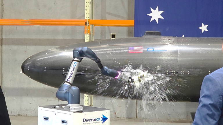 La Marina de Estados Unidos estrena un letal submarino robótico fabricado en Australia y bautizado por una máquina