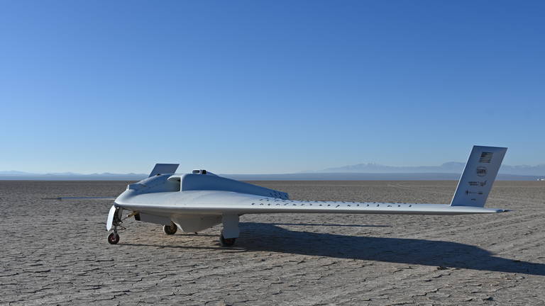 Estados Unidos prueba con éxito su nuevo dron silencioso: así es el XRQ-73 de propulsión híbrida